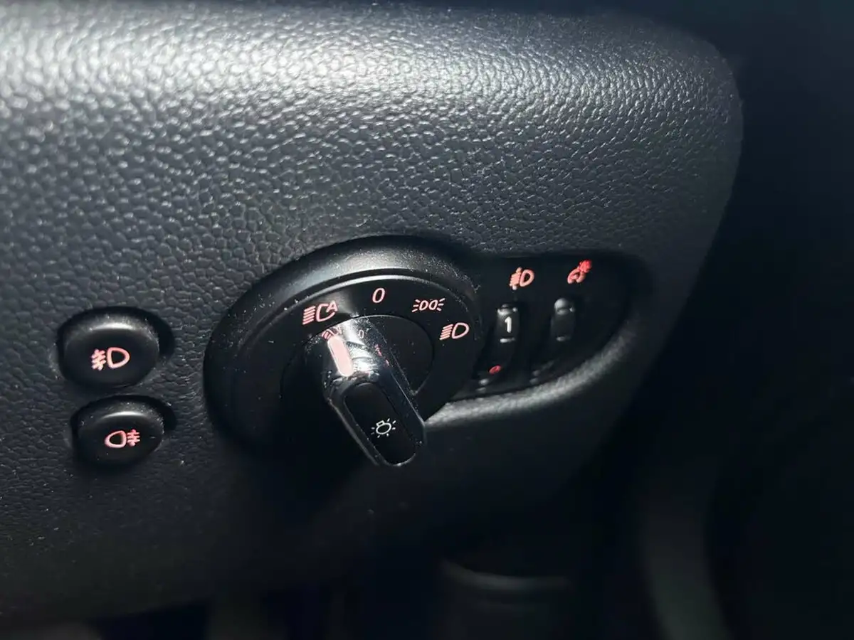 2019-mini-cooper-15-cooper-classic-hatchback-3d-auto-big-23