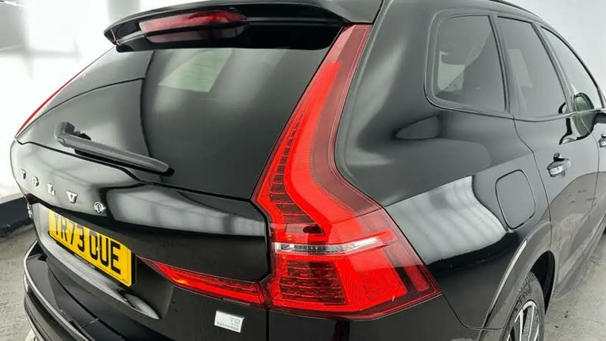 2023-volvo-xc60-20-t8-ultimate-dark-big-31