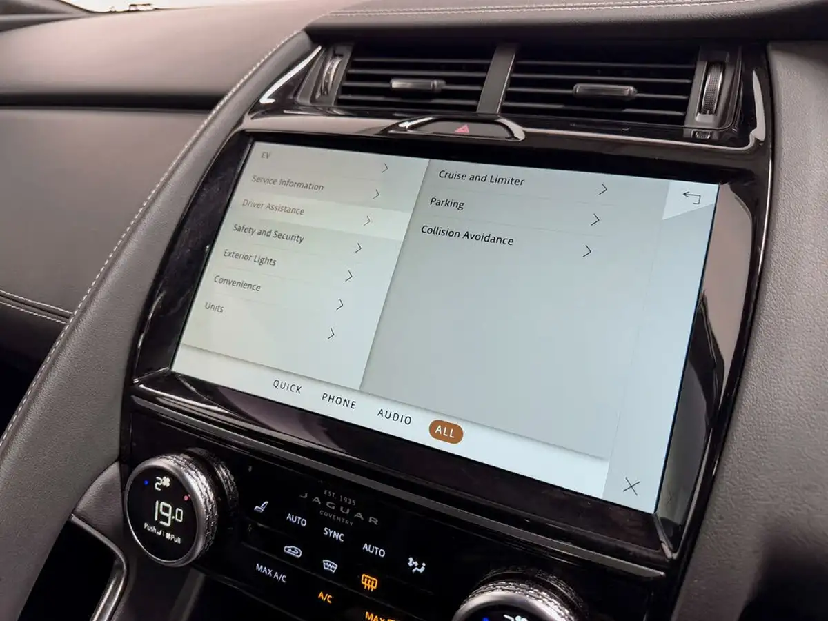 2021-jaguar-e-pace-15-p300e-r-dynamic-hse-big-58