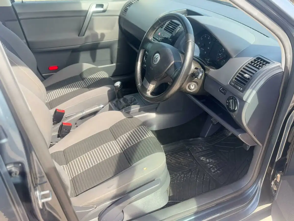 2009-volkswagen-polo-12-match-60ps-5d-big-24