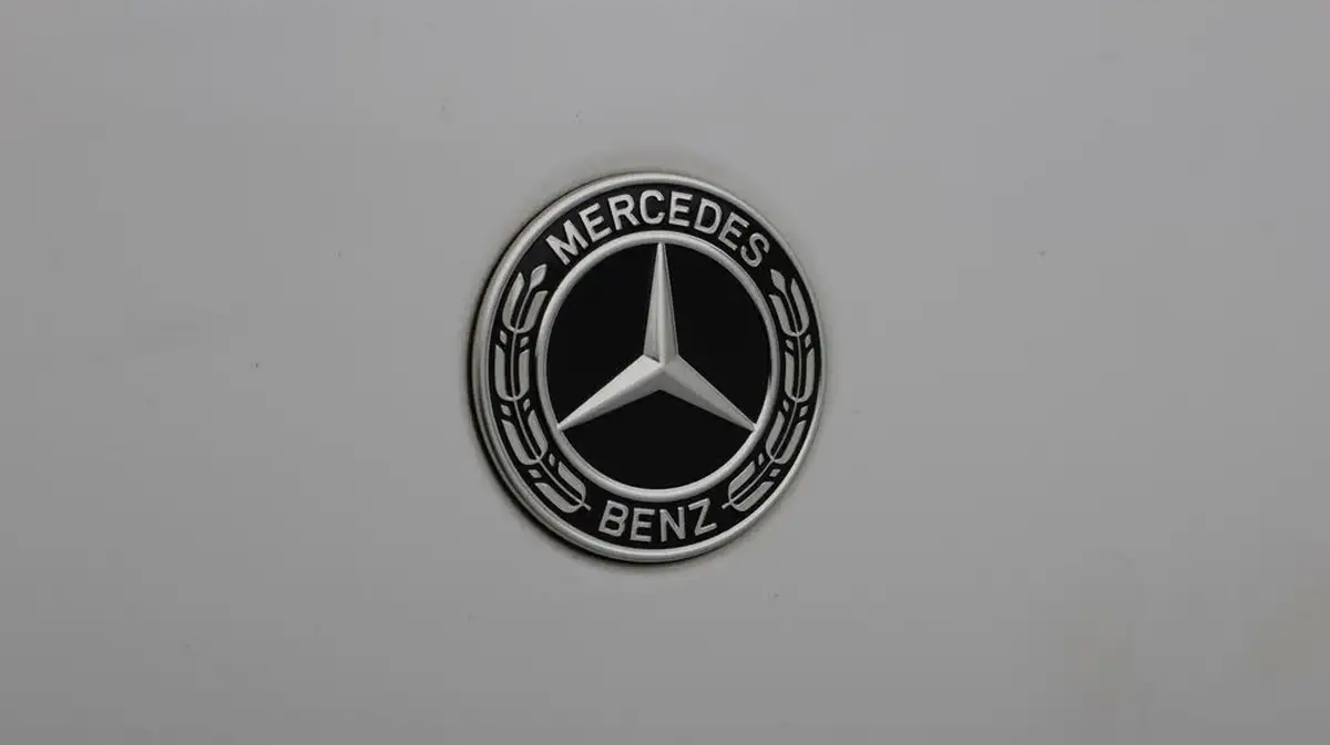 2023-mercedes-benz-cla-13-cla-200-amg-line-premium-plus-night-edition-coupe-4d-big-23