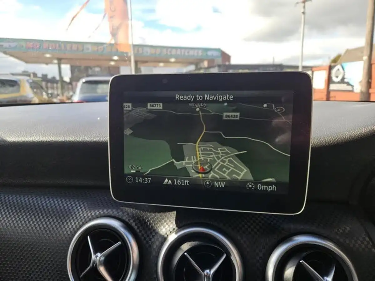 2017-mercedes-benz-a-class-15d-a180d-sport-ss-big-23