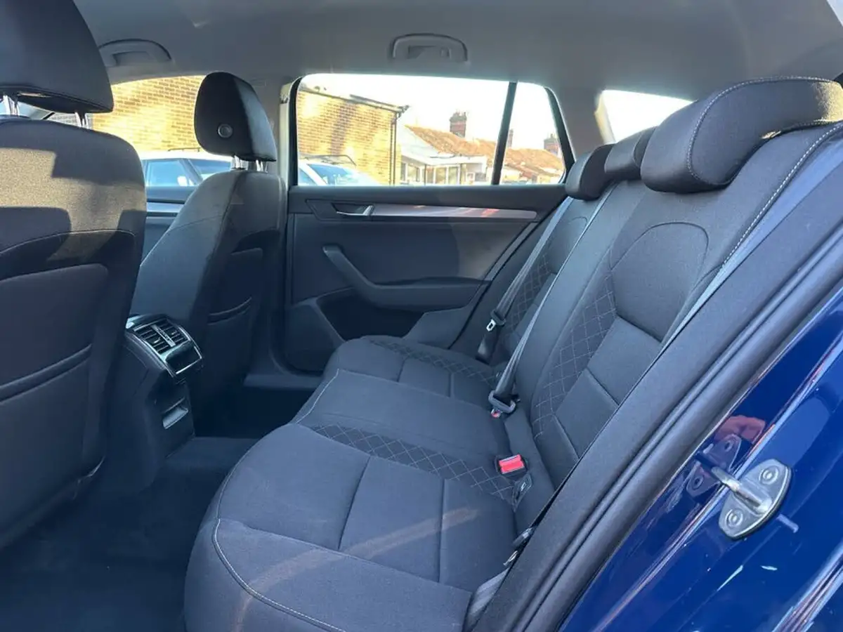 2017-skoda-superb-16tdi-estate-dsg-big-18
