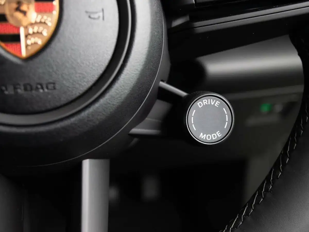 2025-porsche-macan-e-electric-big-56