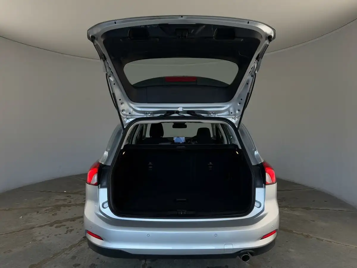 2020-ford-focus-10t-titanium-estate-auto-big-34