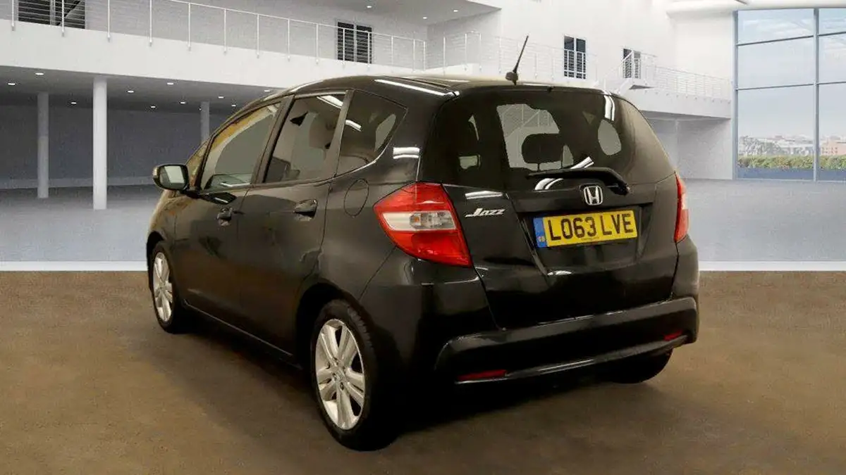 2013-honda-jazz-14-es-plus-cvt-big-4