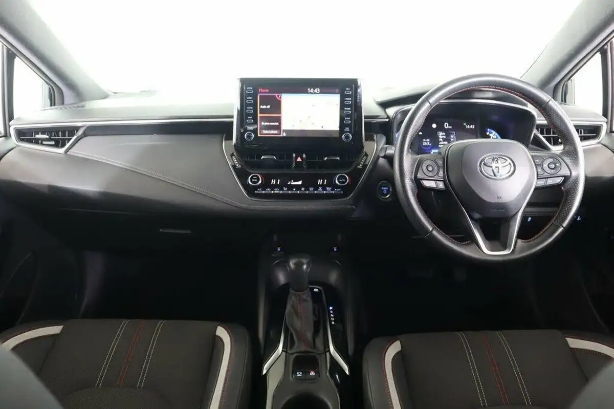 2021-toyota-corolla-18-vvt-i-gr-sport-trk-hatchback-big-16