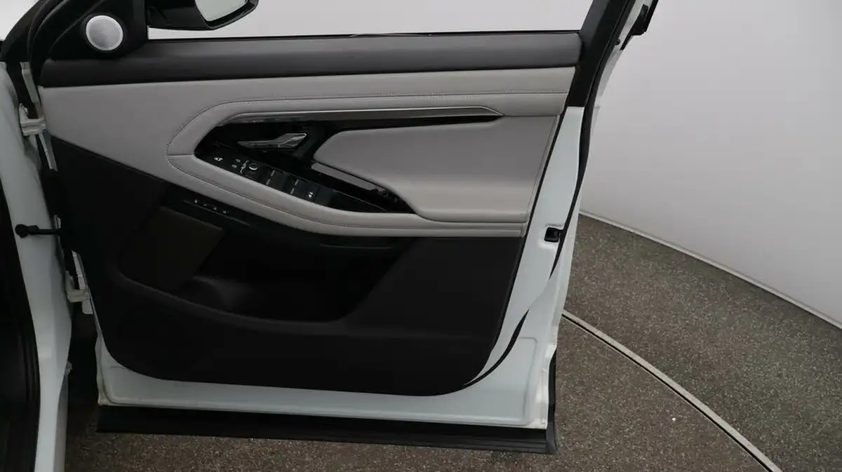 2022-land-rover-range-rover-evoque-15-p300e-autobiography-big-15