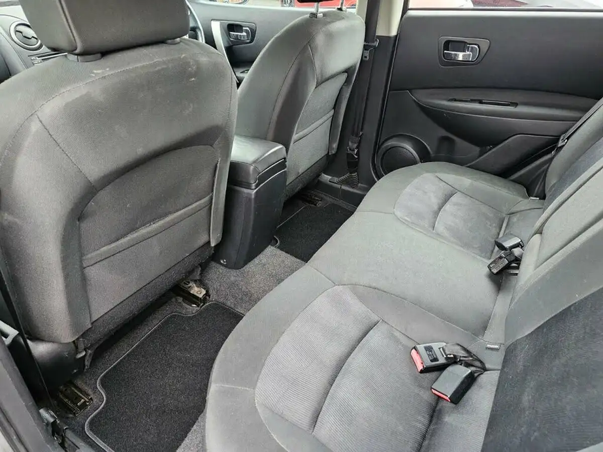 2011-nissan-qashqai-20-acenta-big-27