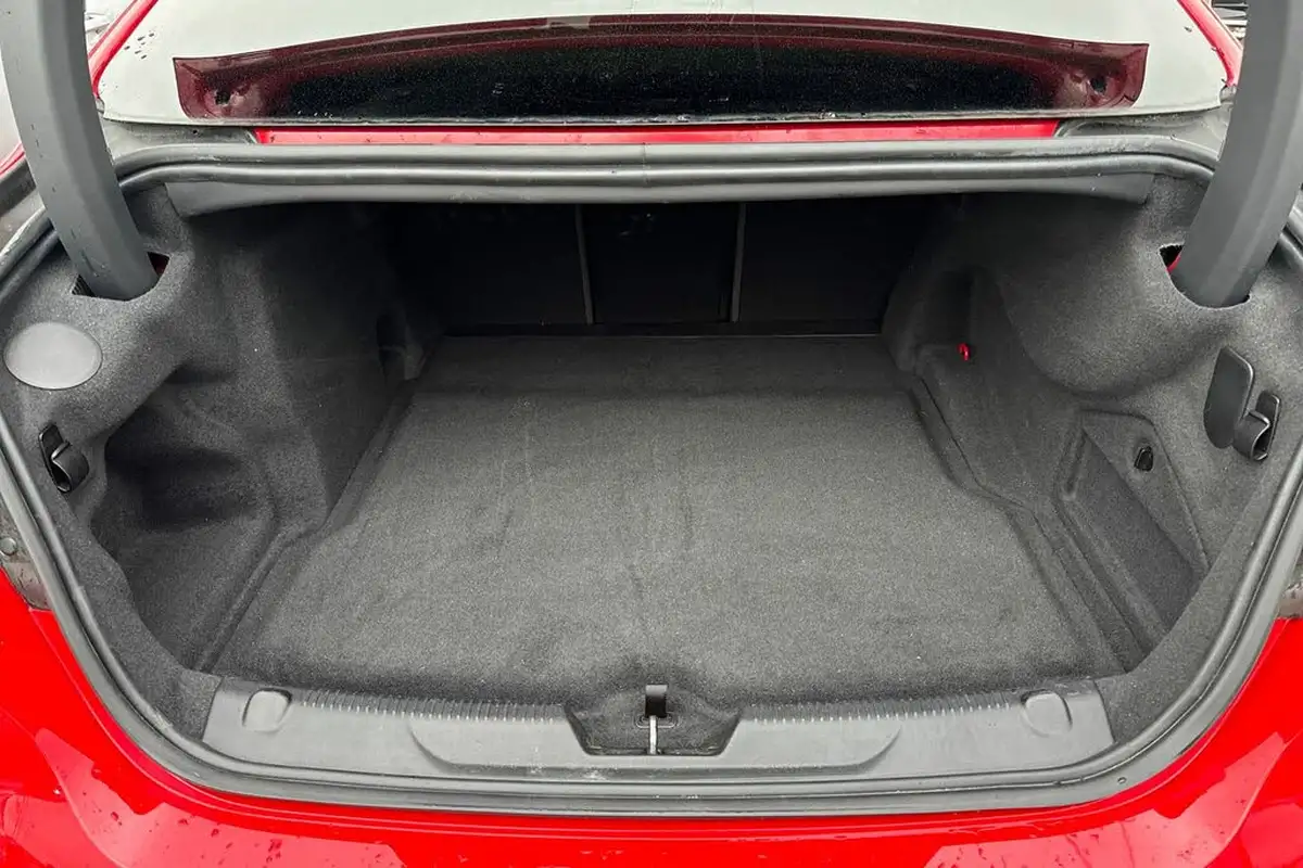2023-jaguar-xe-20-p300-300-sport-big-7