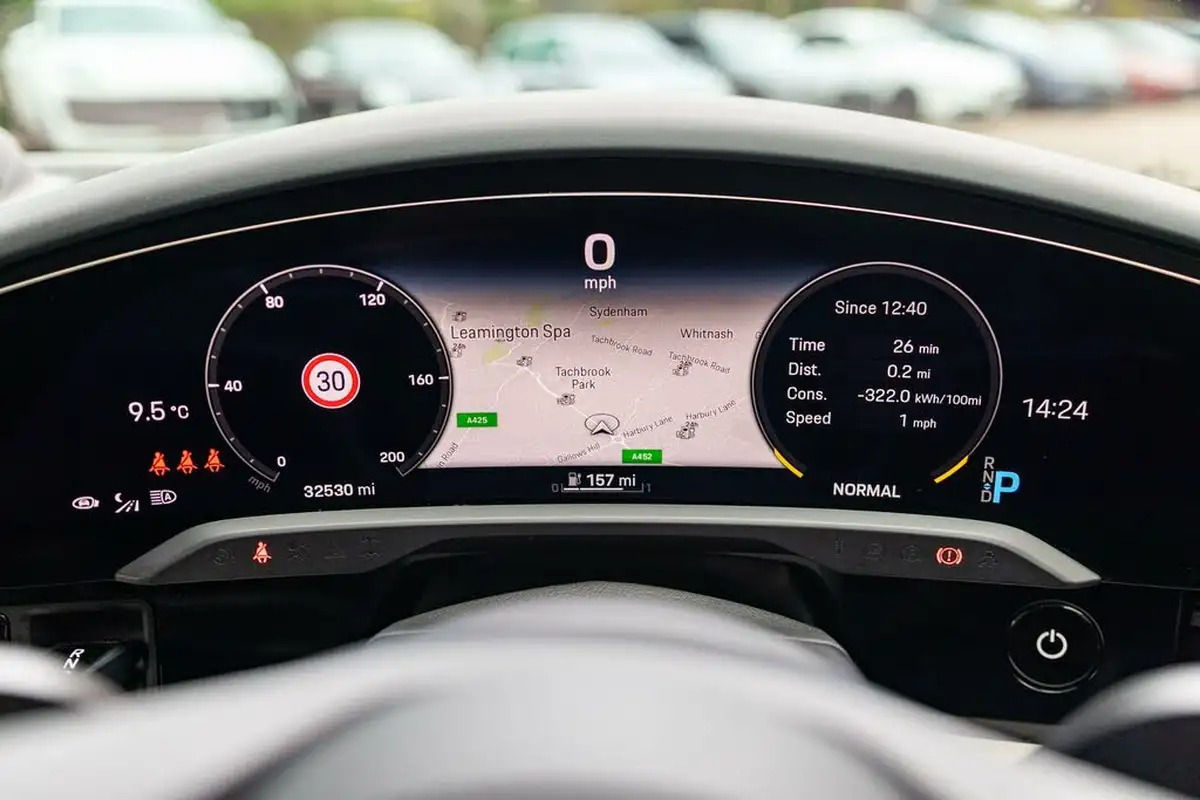 2021-porsche-taycan-e-turbo-s-big-32