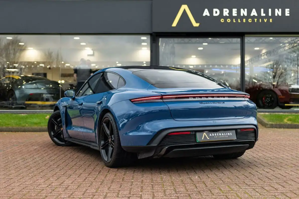 2021-porsche-taycan-e-turbo-s-big-8