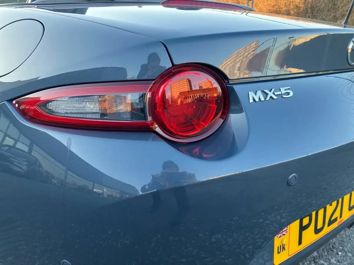 2021-mazda-mx-5-15-r-sport-big-27