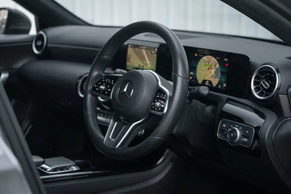 2018-mercedes-benz-a-class-15d-a180d-sport-116ps-ss-hatchback-5d-7g-dct-big-3