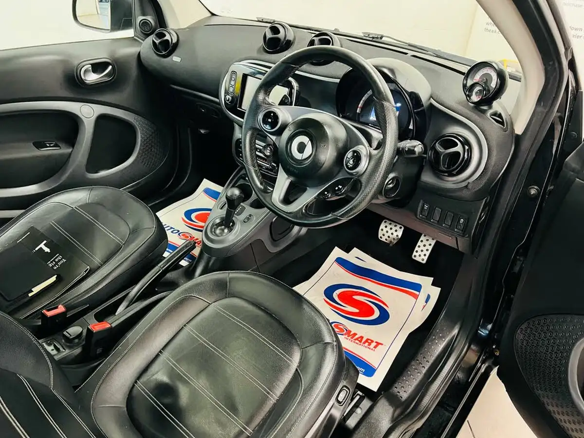2016-smart-fortwo-10-edition-black-twinamic-big-31