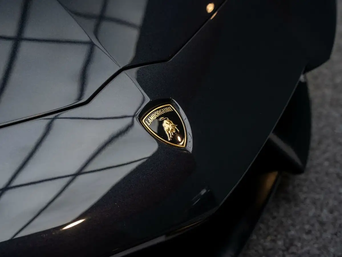 2014-lamborghini-aventador-65-lp-700-4-coupe-big-35