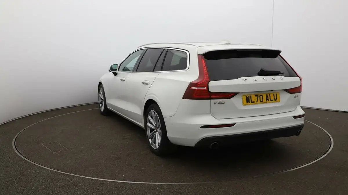 2020-volvo-v60-20td-b4-momentum-big-52