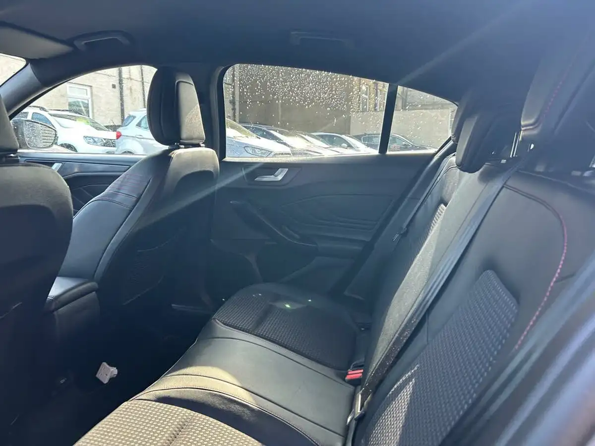 2019-ford-focus-10t-st-line-x-hatchback-auto-big-8