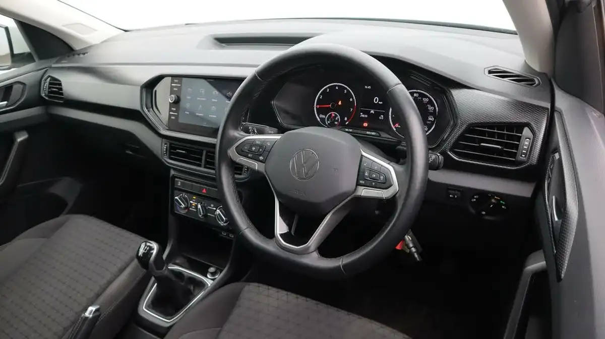 2022-volkswagen-t-cross-10-tsi-se-95ps-big-9