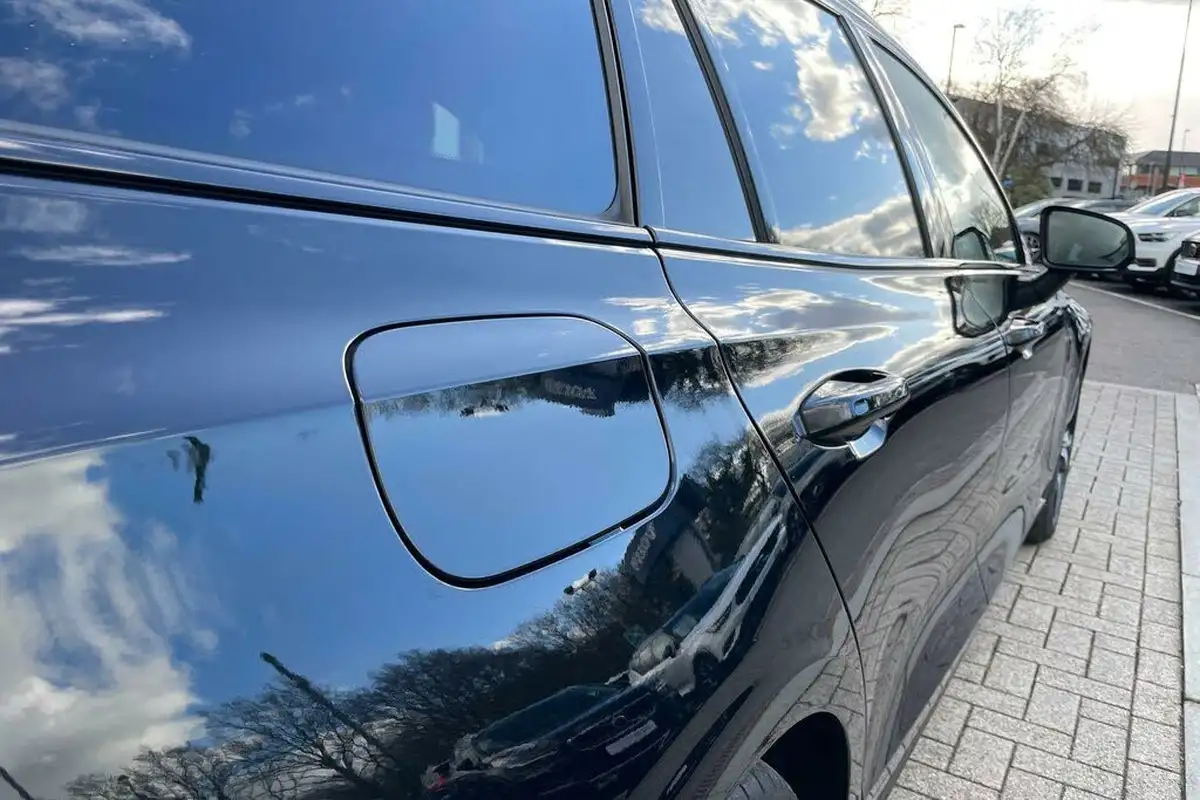 2021-volvo-v60-20-t6-r-design-350bhp-plug-in-hybrid-big-17