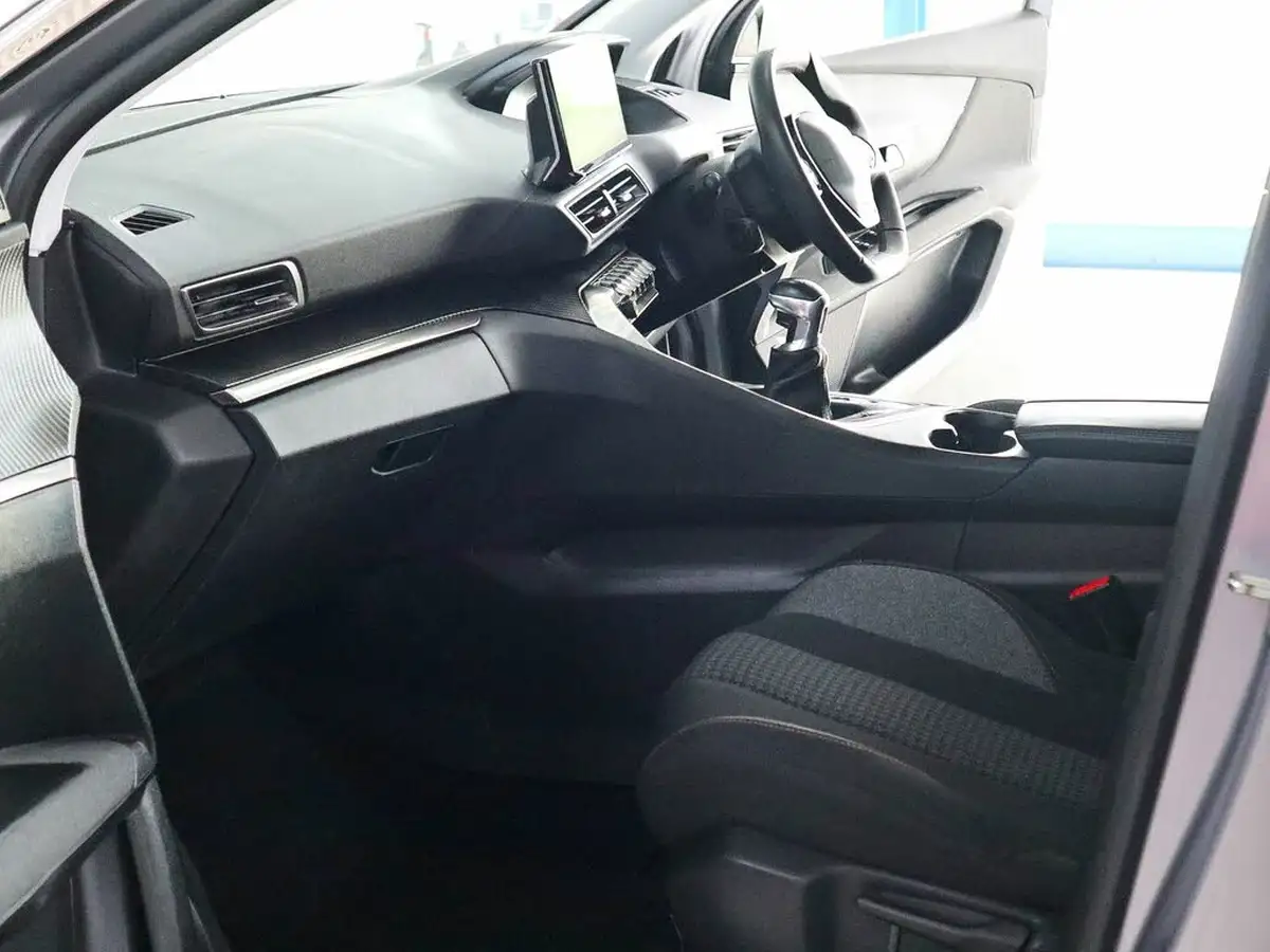 2021-peugeot-5008-suv-15-bluehdi-active-premium-big-3