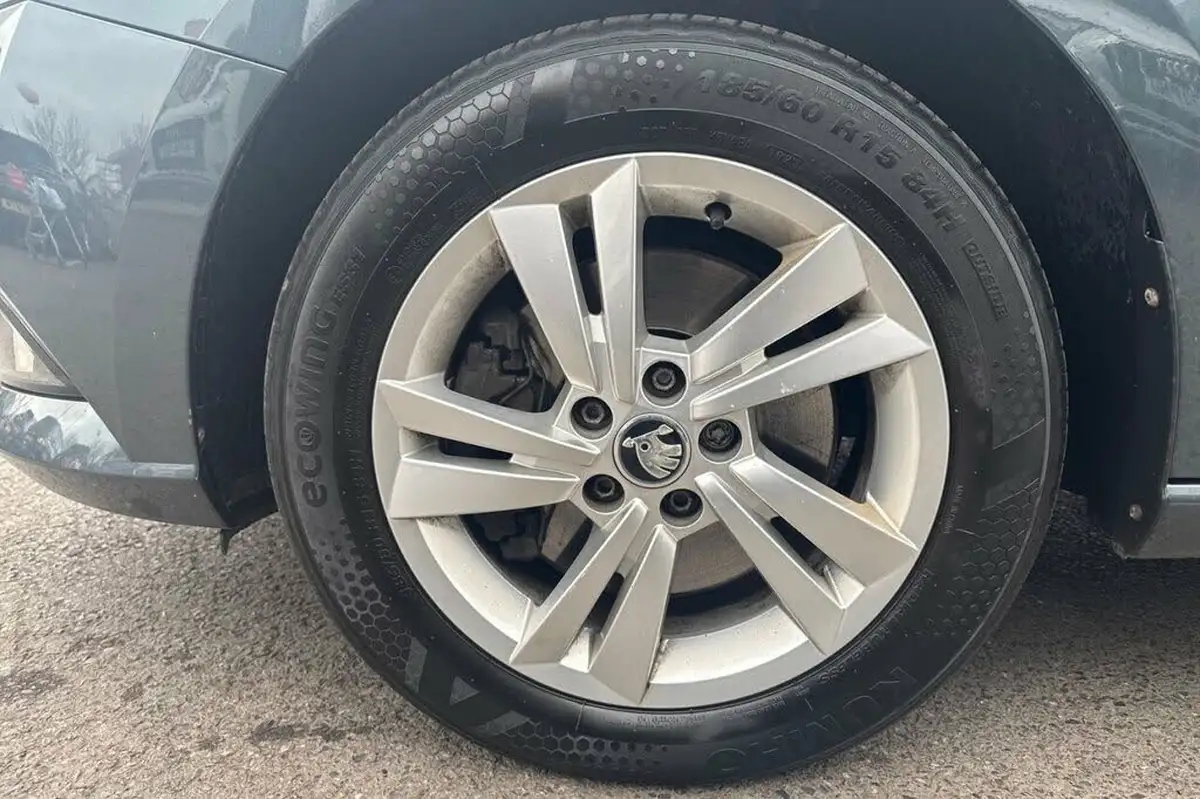 2020-skoda-fabia-10-tsi-se-110ps-hatchback-big-29