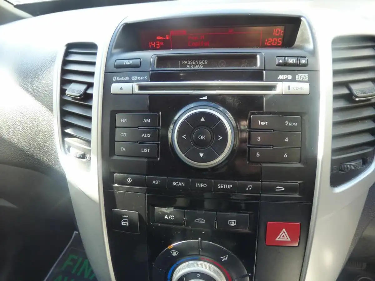 2012-kia-venga-16-2-big-21