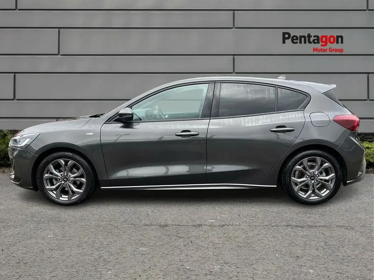 2023-ford-focus-10t-st-line-125ps-hatchback-big-13