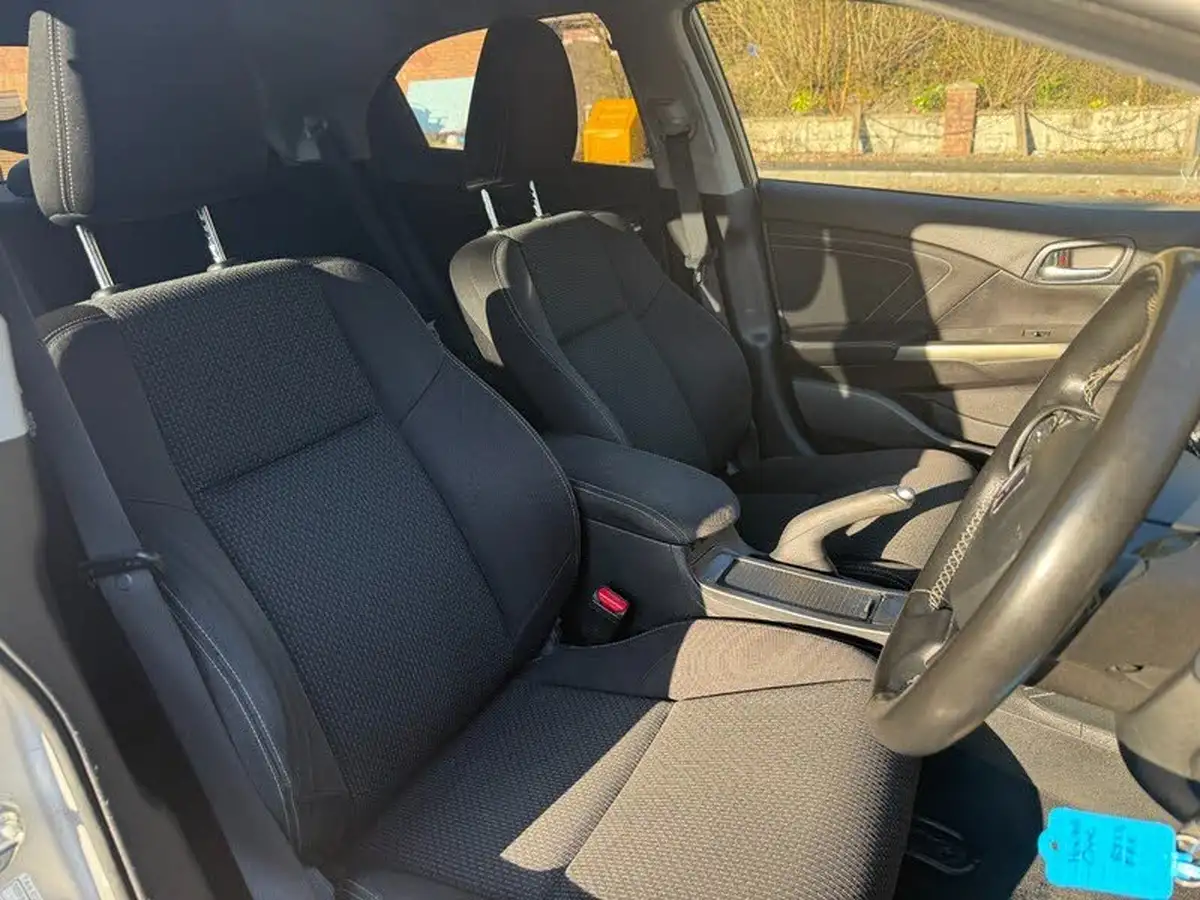 2015-honda-civic-16-i-dtec-se-plus-honda-connect-hatchback-big-23