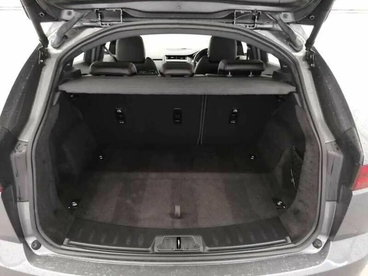 2020-jaguar-e-pace-20-i4d-chequered-flag-180ps-big-7