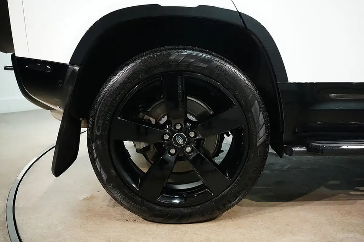 2023-land-rover-110-defender-30-d300-x-dynamic-hse-big-14