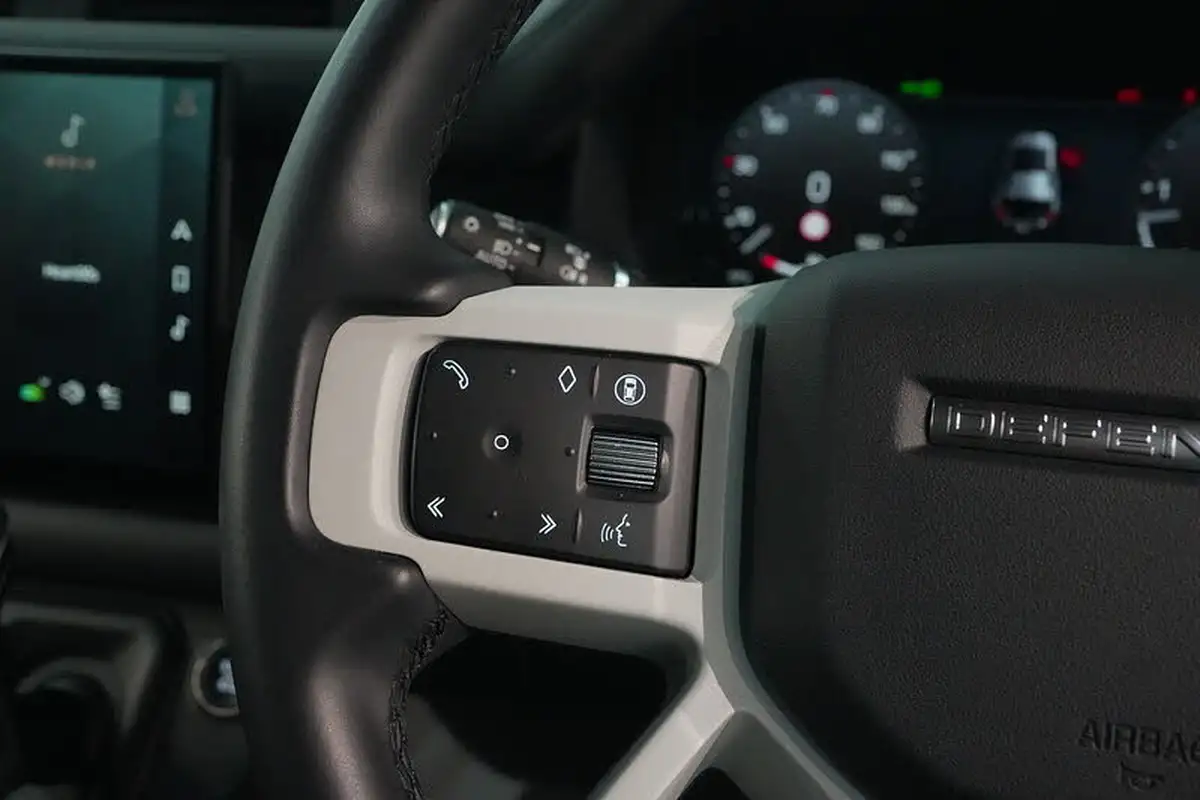 2023-land-rover-110-defender-30-d300-x-dynamic-hse-big-40