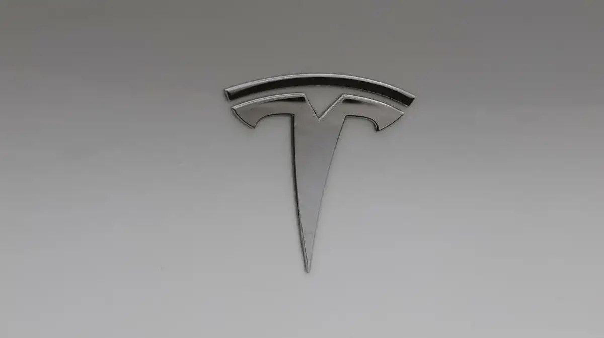 2022-tesla-model-y-e-long-range-big-21