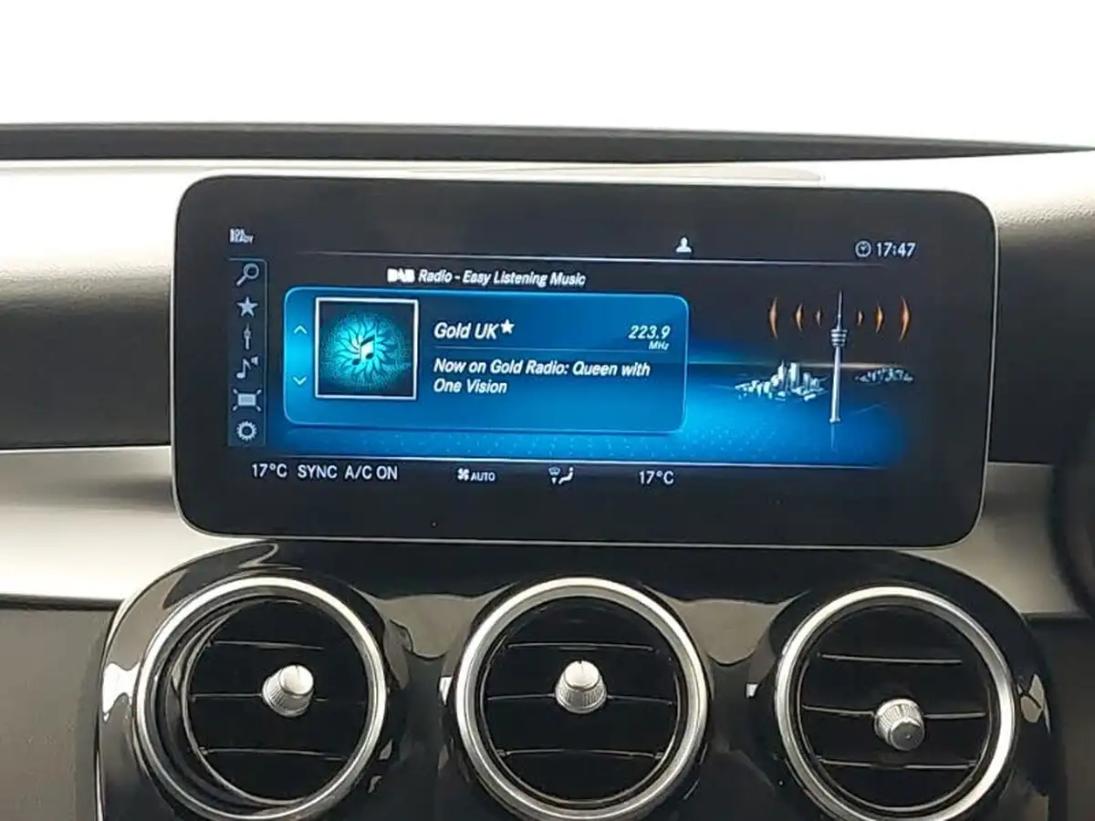2019-mercedes-benz-c-class-16-c180-se-saloon-4d-big-9