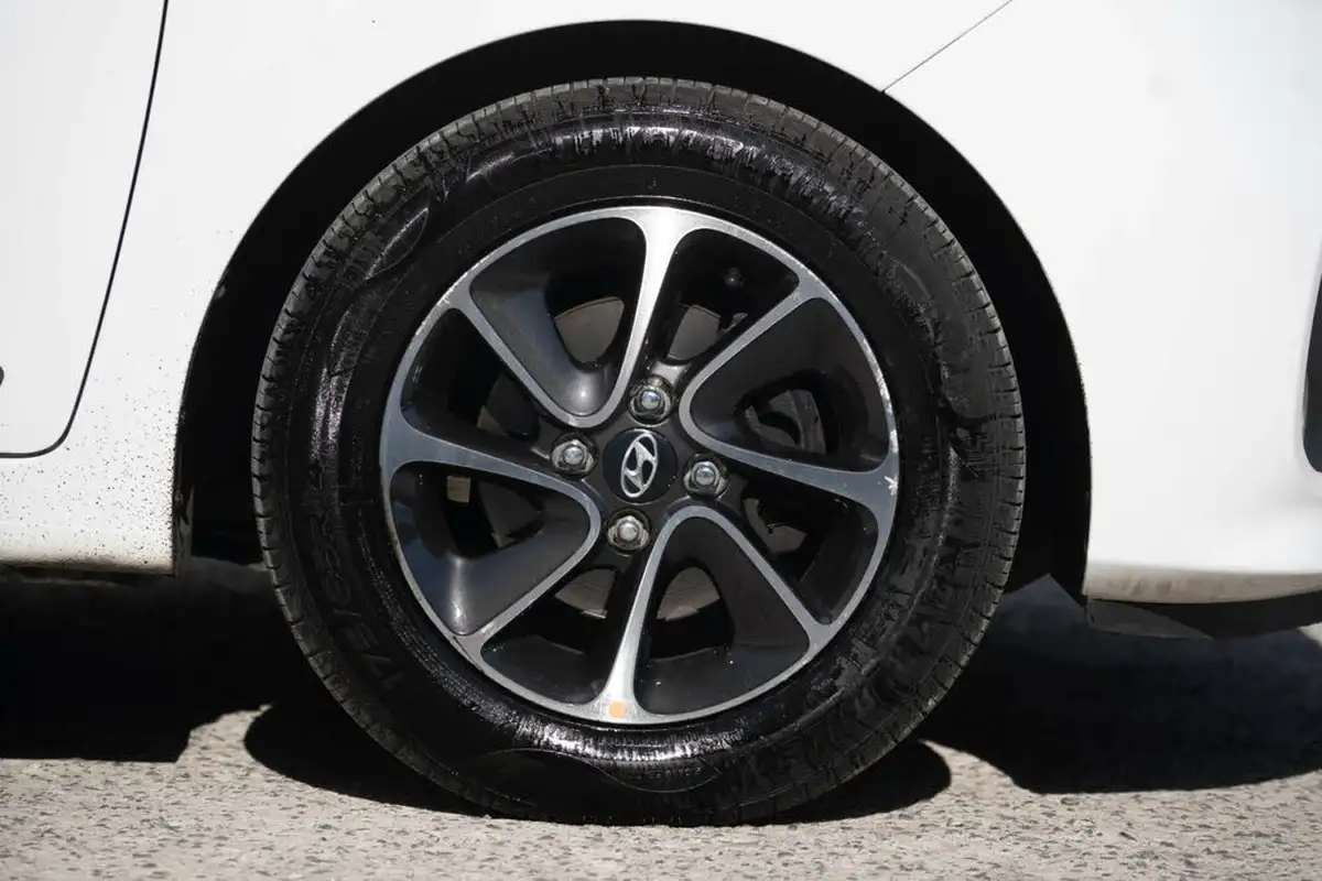 2017-hyundai-i10-12-premium-big-36