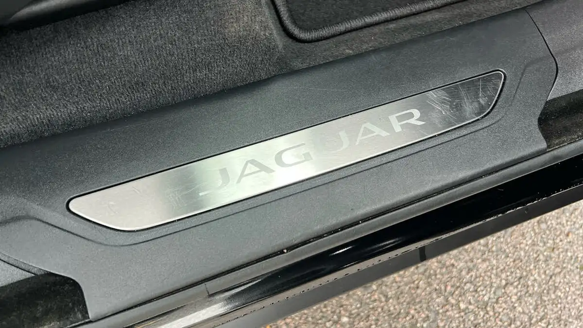 2023-jaguar-f-pace-20-p250-r-dynamic-se-black-big-20