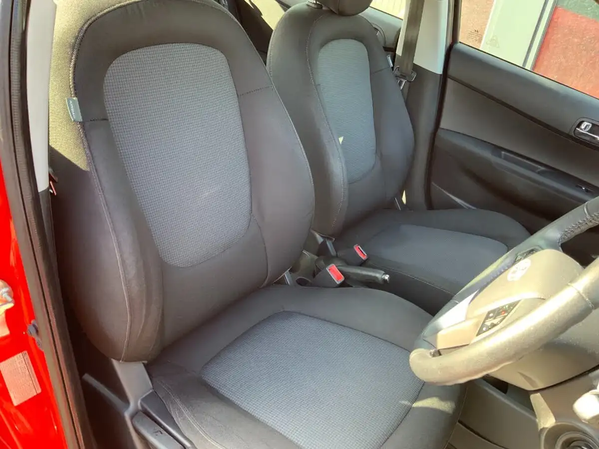 2014-hyundai-i20-12-active-5d-big-21
