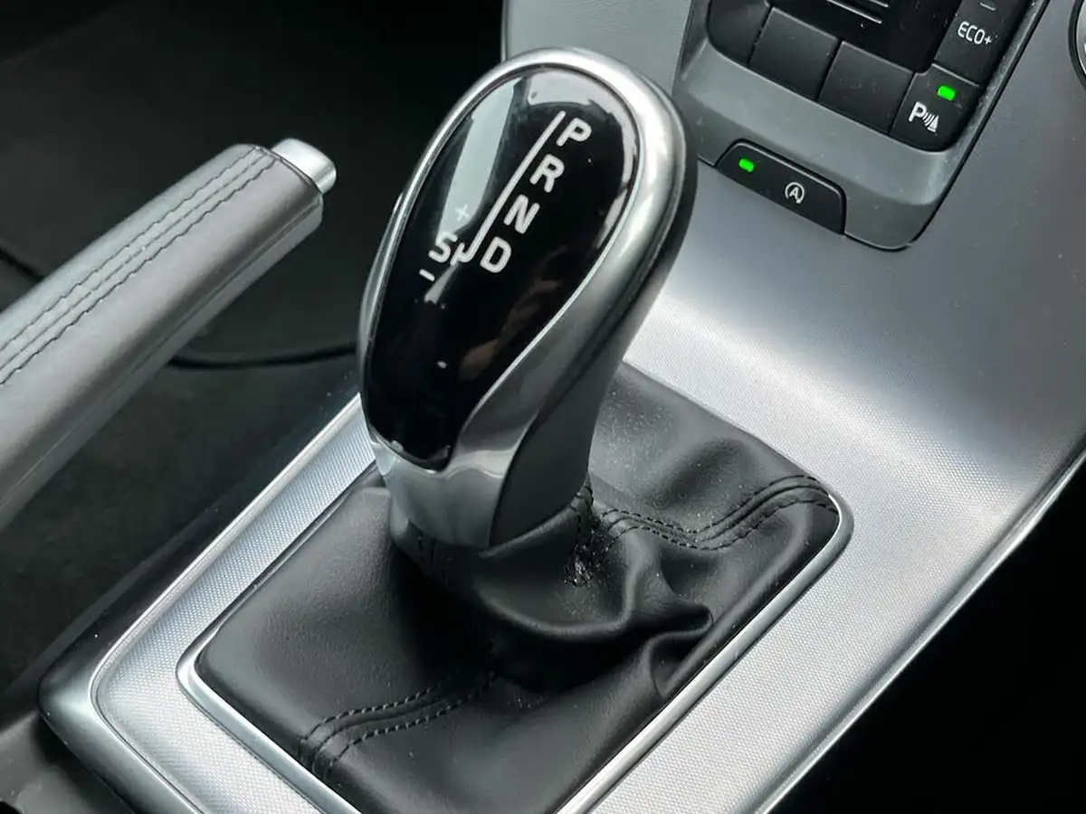 2019-volvo-v40-15-t3-inscription-big-26