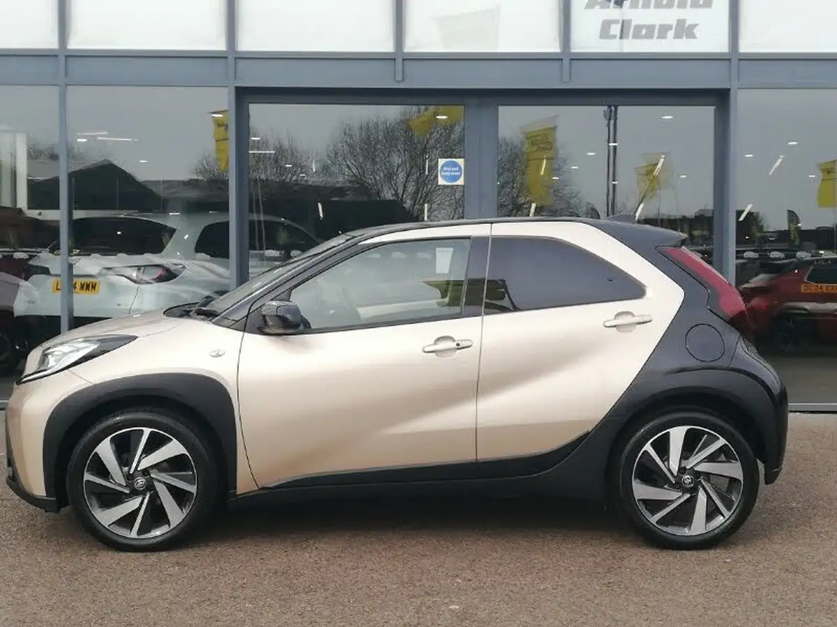 2023-toyota-aygo-x-10-vvt-i-exclusive-big-3