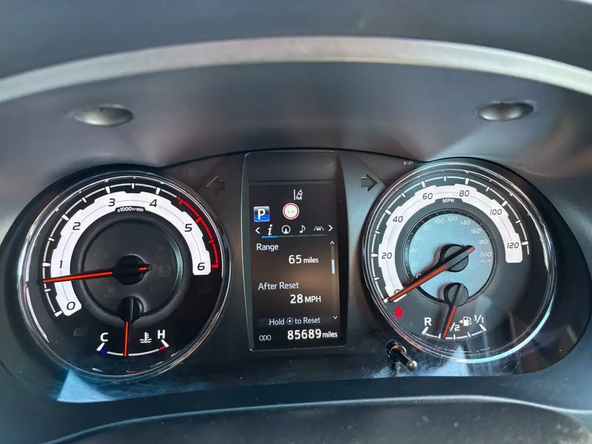 2019-toyota-hi-lux-24d-4d-invincible-x-150hpeu6dt-e-32t-auto-big-15