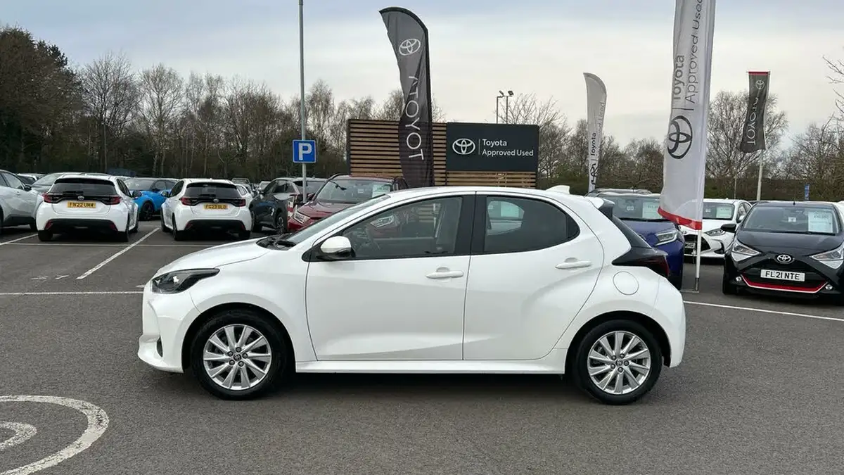 2022-toyota-yaris-15-vvt-i-icon-big-16