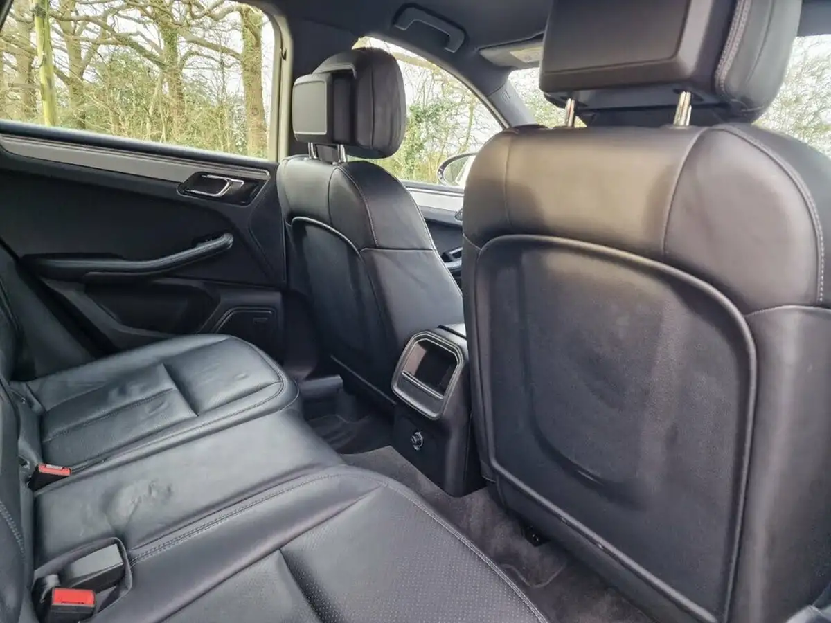 2015-porsche-macan-20-big-27