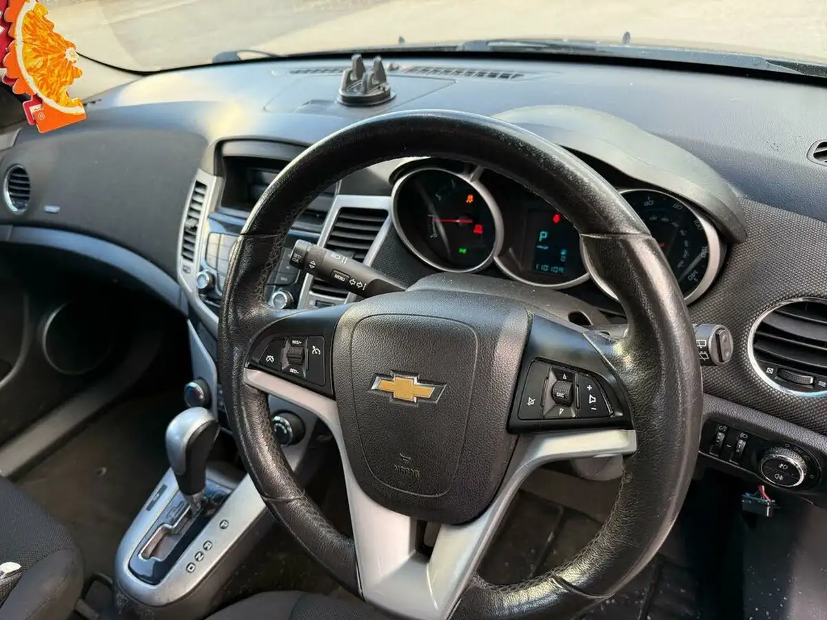2012-chevrolet-cruze-16-lt-hatchback-auto-big-13