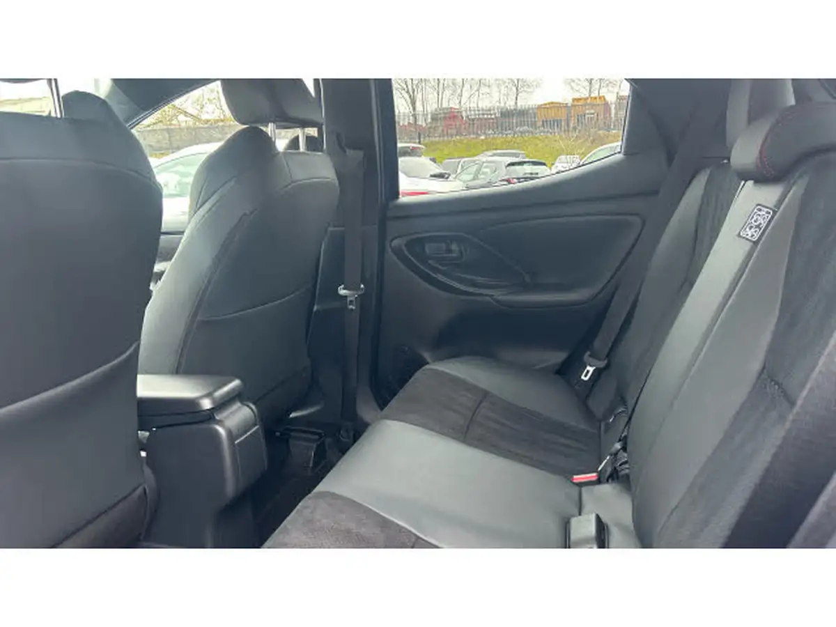 2024-toyota-yaris-15-vvt-i-gr-sport-128bhp-big-12
