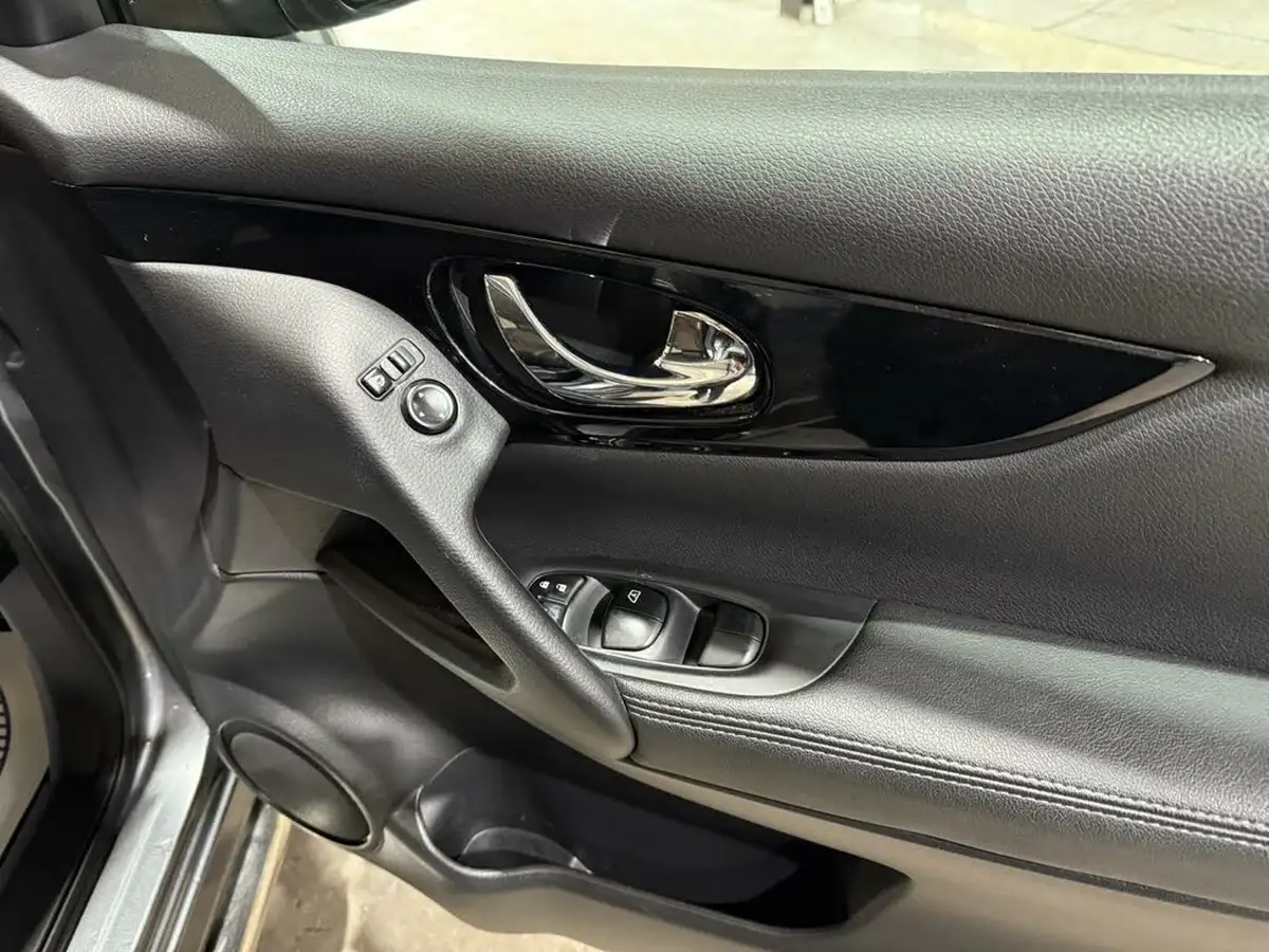 2015-nissan-qashqai-16dci-tekna-4x4-glass-roof-big-19