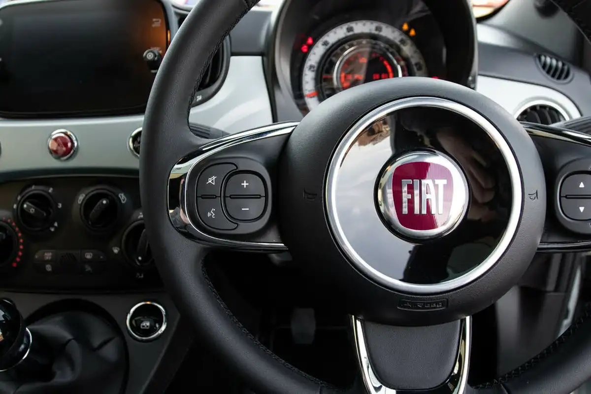 2022-fiat-500-10-dolcevita-big-18