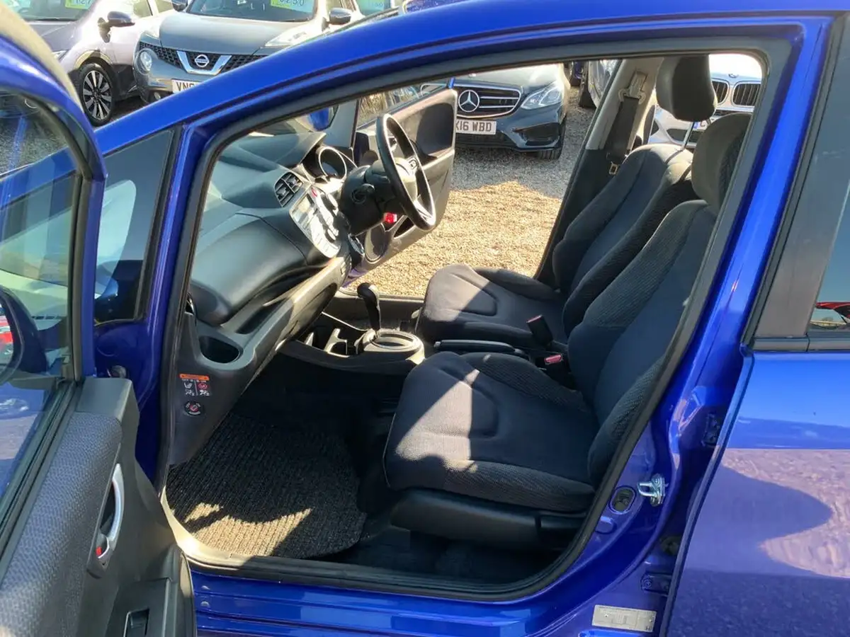 2015-honda-jazz-14-es-plus-cvt-big-21