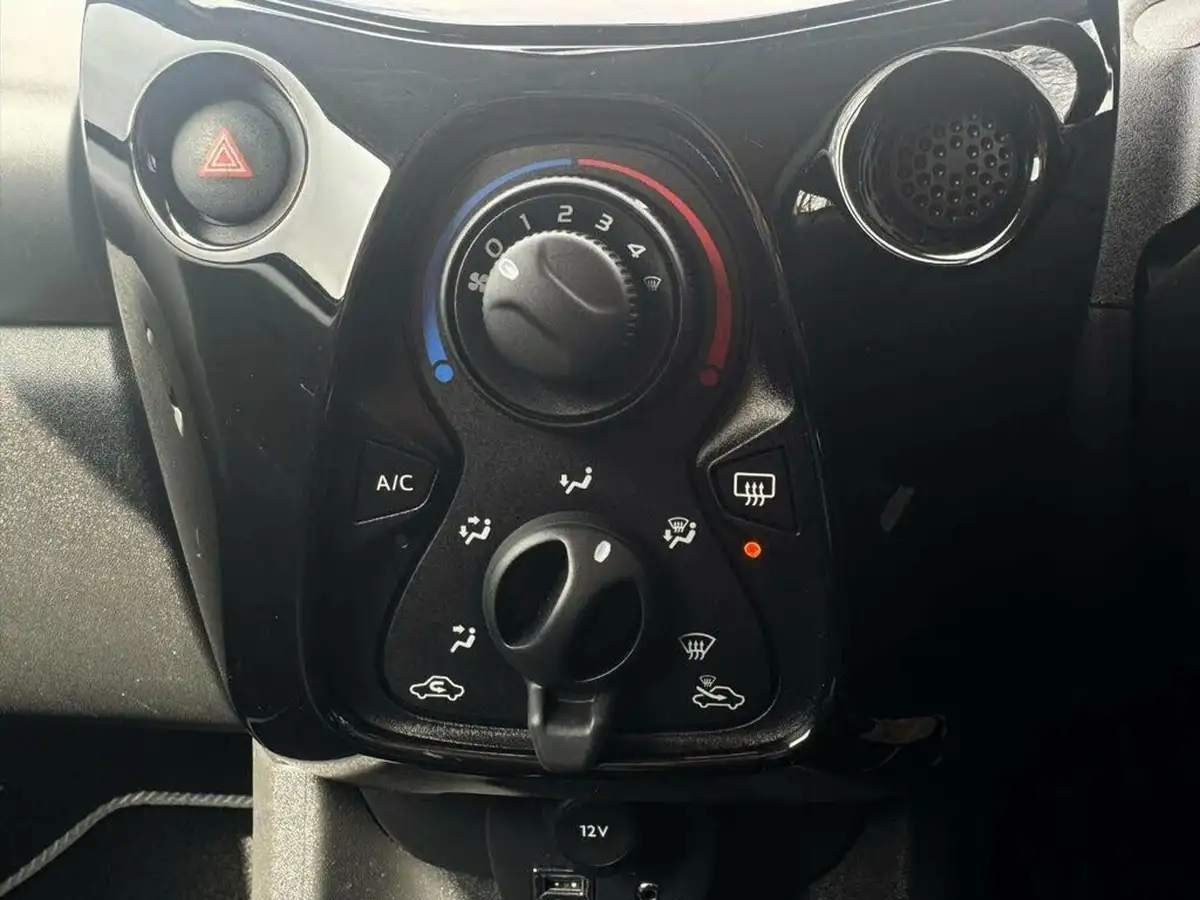 2017-citroen-c1-12-puretech-flair-5d-big-36