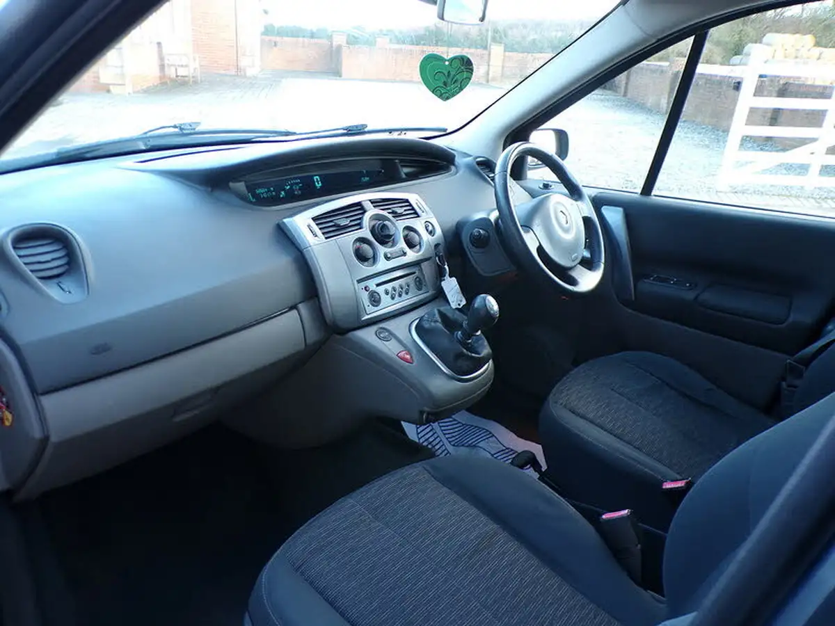 2007-renault-scenic-15td-dynamique-106bhp-big-13