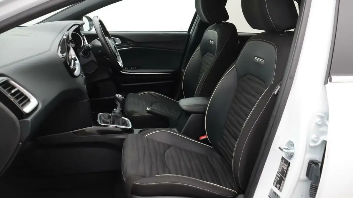 2022-kia-ceed-15-t-gdi-gt-line-big-14